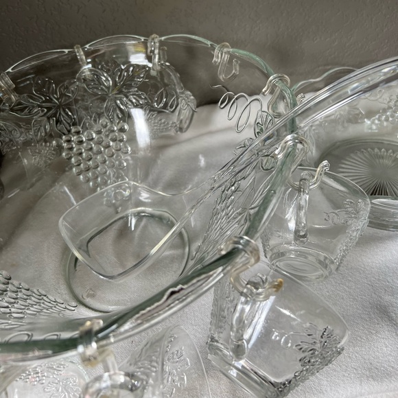 vintage Anchor Hocking "Harvest Grape" or "Vintage Clear" pattern. - Picture 8 of 15